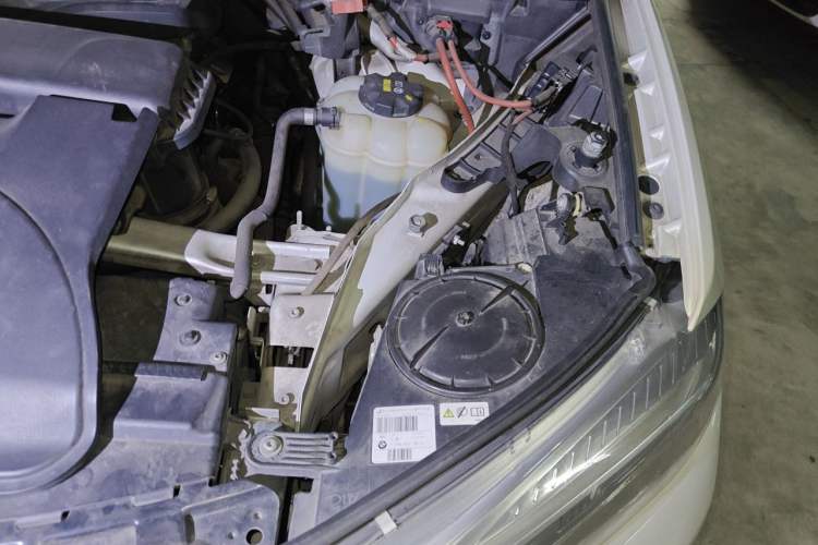 Used BMW X6 2015 xDrive28i Engine Bay Left
