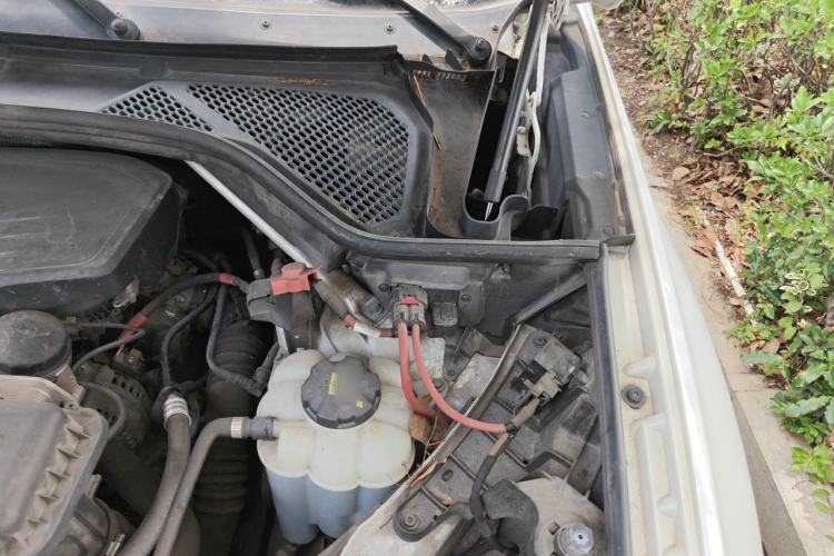 Used BMW X6 2015 xDrive28i Engine Bay Left