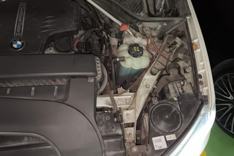Used BMW X6 2015 xDrive28i Engine Bay Left