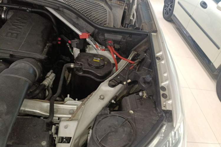 Used BMW X6  Engine Bay Left