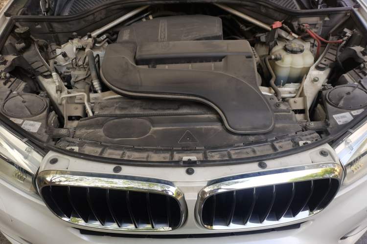 Used BMW X6 2015 xDrive28i Engine Bay