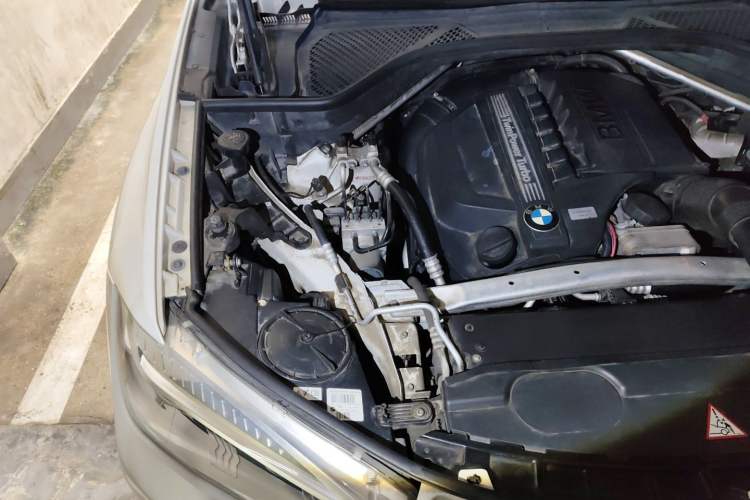 Used BMW X6 2015 xDrive35i Luxury Edition Engine Bay Right