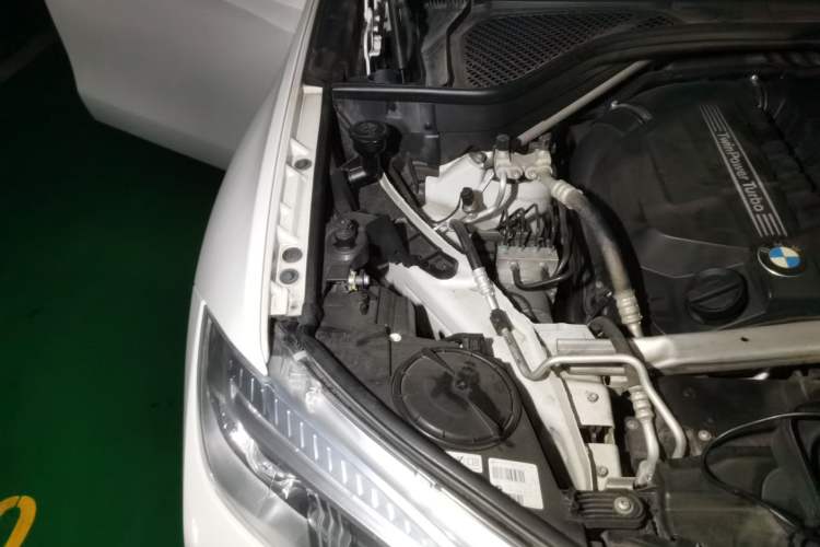 Used BMW X6 2015 xDrive35i Leading Model Engine Bay Right