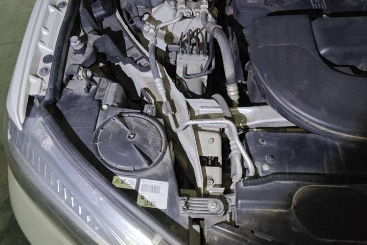 Used BMW X6 2015 xDrive28i Engine Bay Right