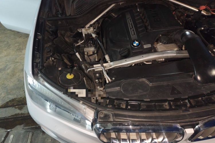 Used BMW X6 2015 xDrive35i Luxury Edition Engine Bay Right