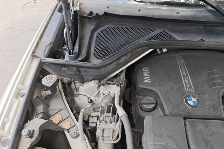 Used BMW X6 2015 xDrive28i Engine Bay Right