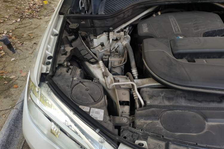 Used BMW X6 2015 xDrive28i Engine Bay Right