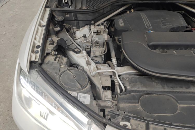 Used BMW X6 2015 xDrive28i Engine Bay Right