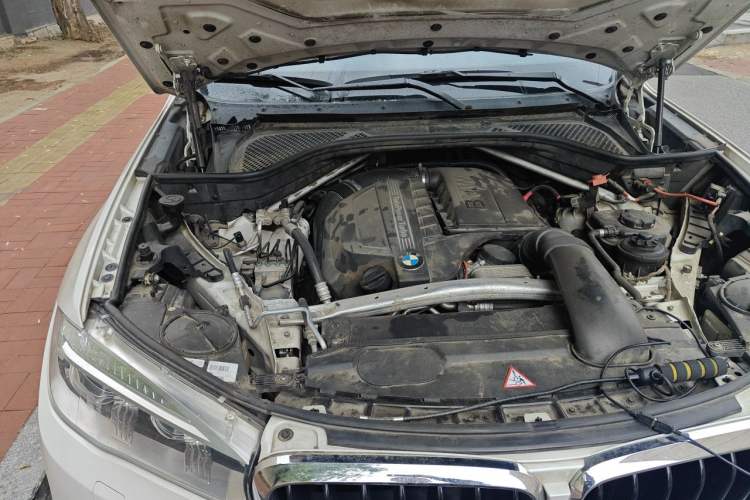 Used BMW X6 2015 xDrive35i Luxury Edition Engine Bay Right