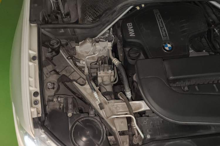 Used BMW X6 2015 xDrive28i Engine Bay Right