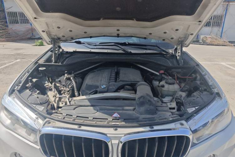Used BMW X6  Engine Bay