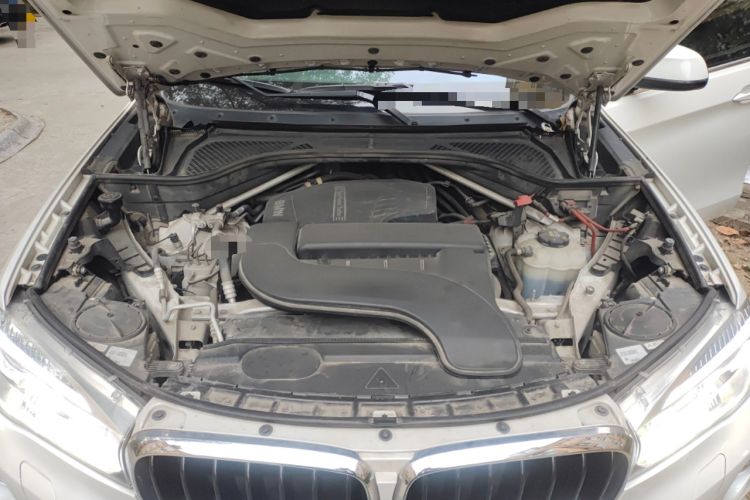 Used BMW X6 2015 xDrive28i Engine Bay