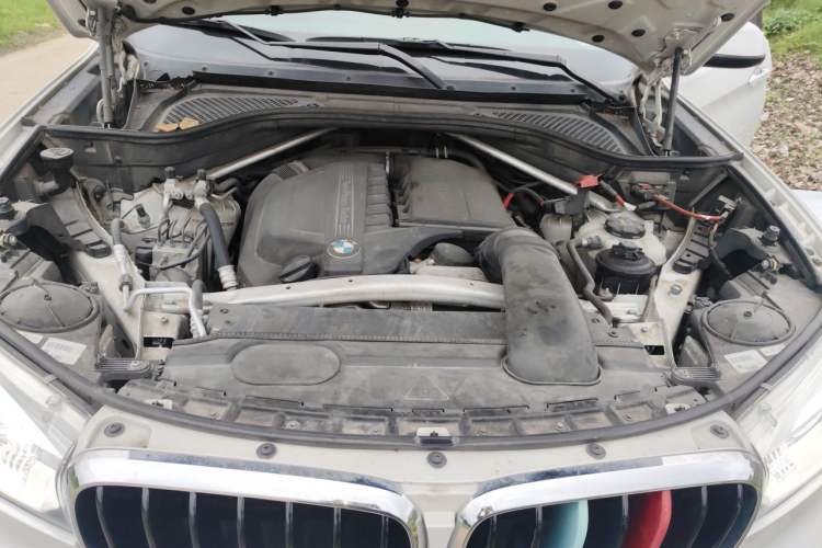 Used BMW X6 2015 xDrive35i Luxury Edition Engine Bay