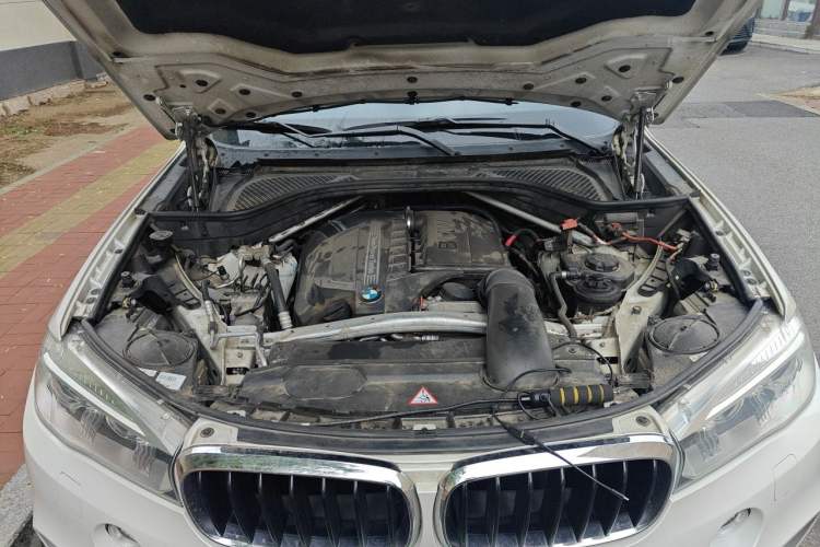 Used BMW X6 2015 xDrive35i Luxury Edition Engine Bay
