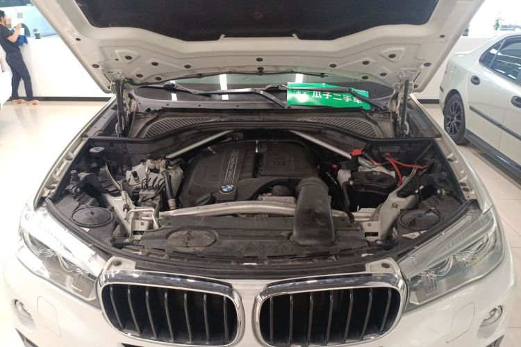 Used BMW X6  Engine Bay