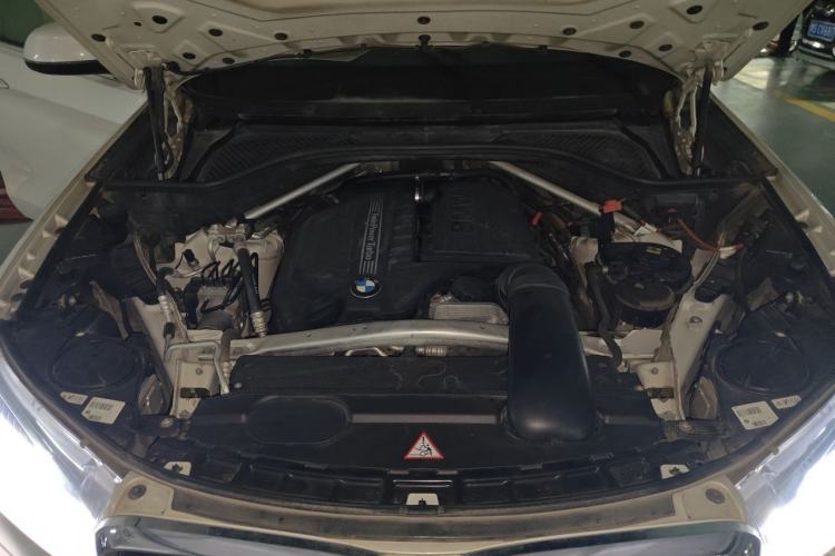 Used BMW X6 2015 xDrive35i Luxury Edition Engine Bay