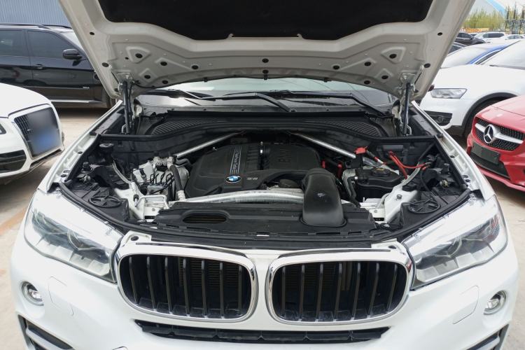 Used BMW X6 2015 xDrive35i U.S. specification Engine Bay