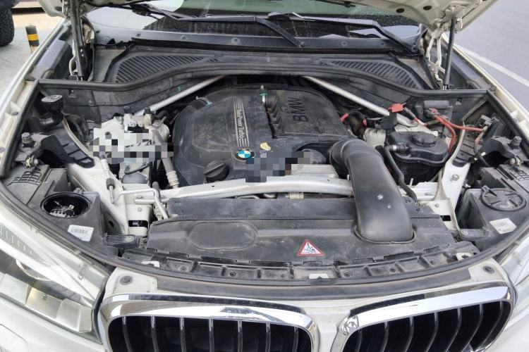 Used BMW X6  Engine Bay
