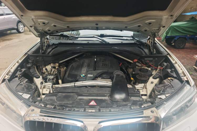 Used BMW X6 2015 xDrive35i Luxury Edition Engine Bay