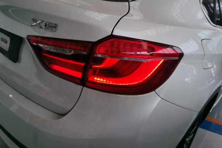 Used BMW X6 2015 xDrive35i Leading Model Exterior 3