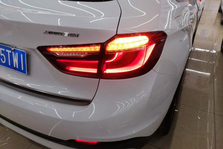 Used BMW X6 2015 xDrive35i Leading Model Exterior 3