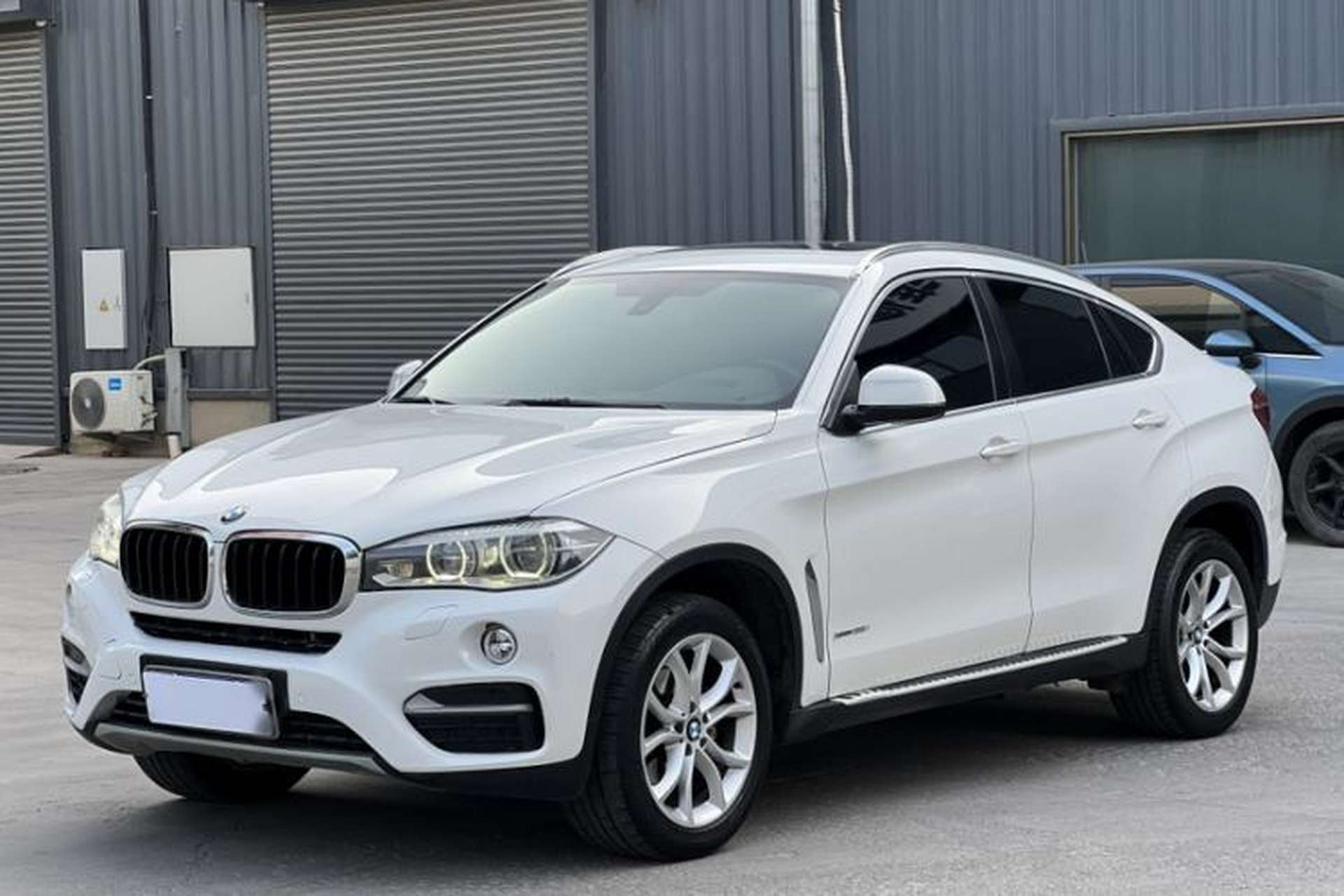 Used BMW X6 2015 xDrive35i U.S. specification Front Left 45 Deg