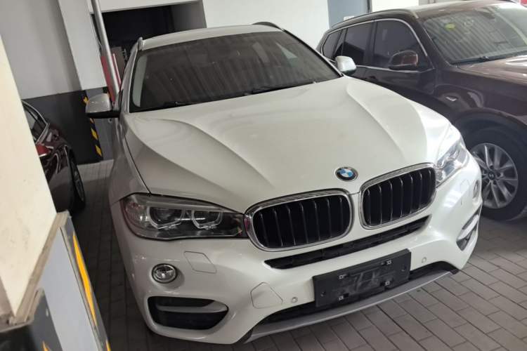 Used BMW X6 2015 xDrive35i Leading Model Front Right 45 Deg
