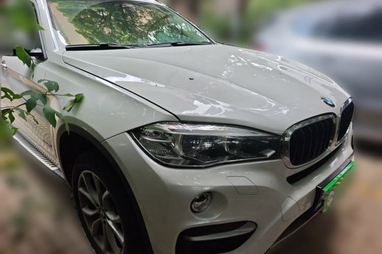Used BMW X6 2015 xDrive35i Leading Model Front Right 45 Deg
