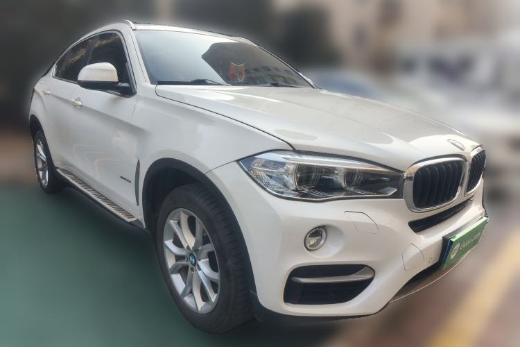 Used BMW X6 2015 xDrive35i Leading Model Front Right 45 Deg