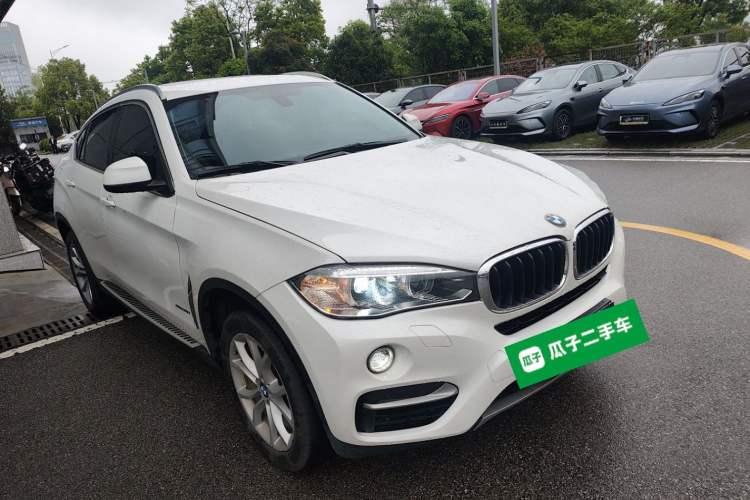 Used BMW X6 2015 xDrive35i Leading Model Front Right 45 Deg