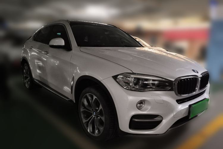 Used BMW X6 2015 xDrive35i Leading Model Front Right 45 Deg