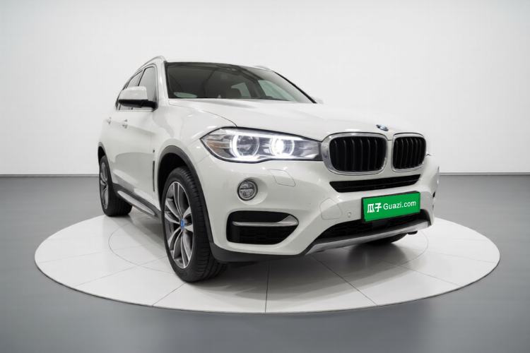 Used BMW X6 2015 xDrive28i Front Right 45 Deg