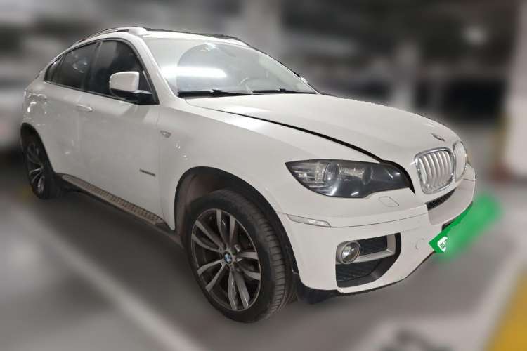 Used BMW X6 2015 xDrive35i Leading Model Front Right 45 Deg