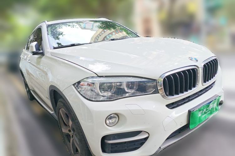 Used BMW X6 2015 xDrive35i Leading Model Front Right 45 Deg