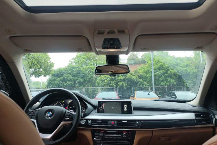 Used BMW X6 2015 xDrive35i Leading Model Headliner