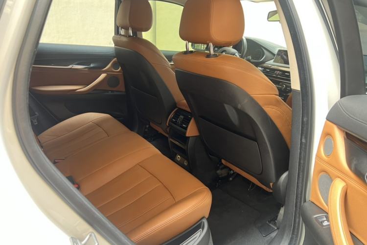 Used BMW X6 2015 xDrive35i Luxury Edition Interior 1