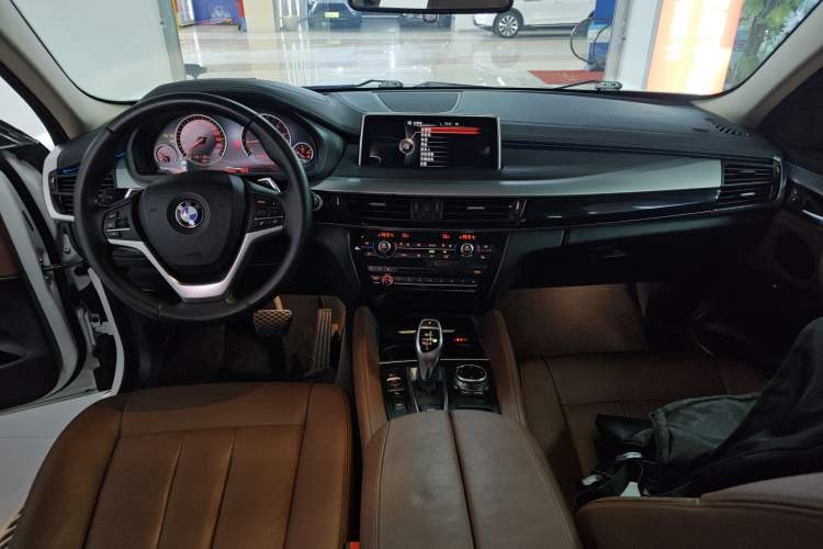 Used BMW X6 2015 xDrive35i Leading Model Interior 2