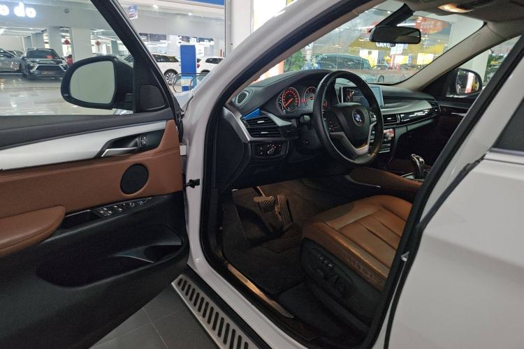 Used BMW X6 2015 xDrive35i Leading Model Interior 3