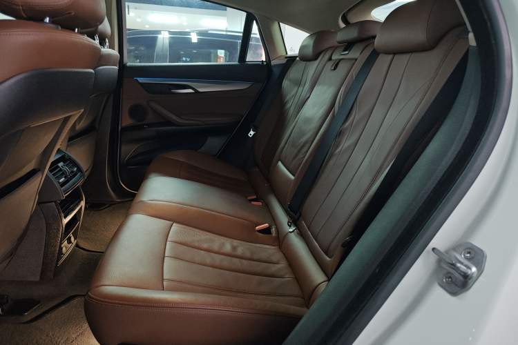 Used BMW X6 2015 xDrive35i Leading Model Interior 4