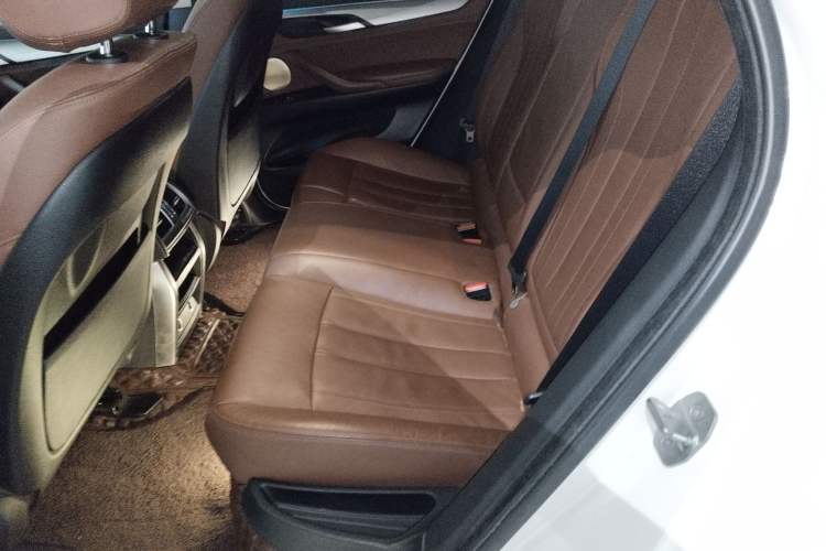 Used BMW X6 2015 xDrive35i Leading Model Interior 4