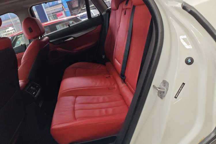 Used BMW X6 2015 xDrive35i Leading Model Interior 4
