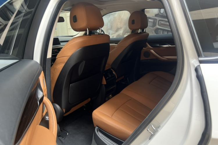 Used BMW X6 2015 xDrive35i Luxury Edition Interior 4