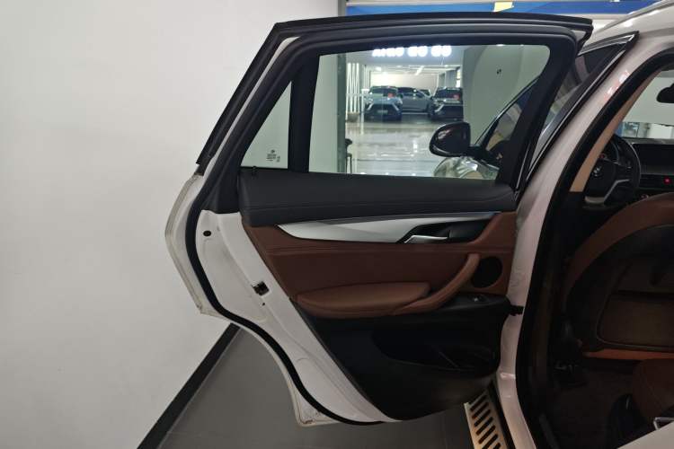 Used BMW X6 2015 xDrive35i Leading Model Interior 8
