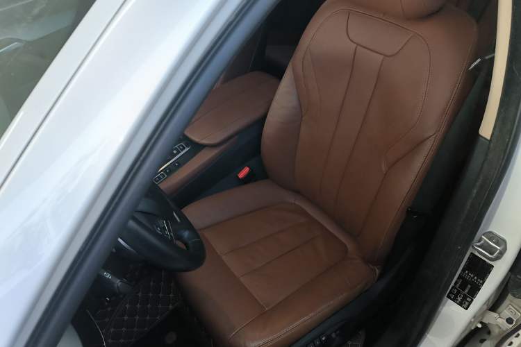 Used BMW X6 2015 xDrive35i Leading Model Left Front Seat
