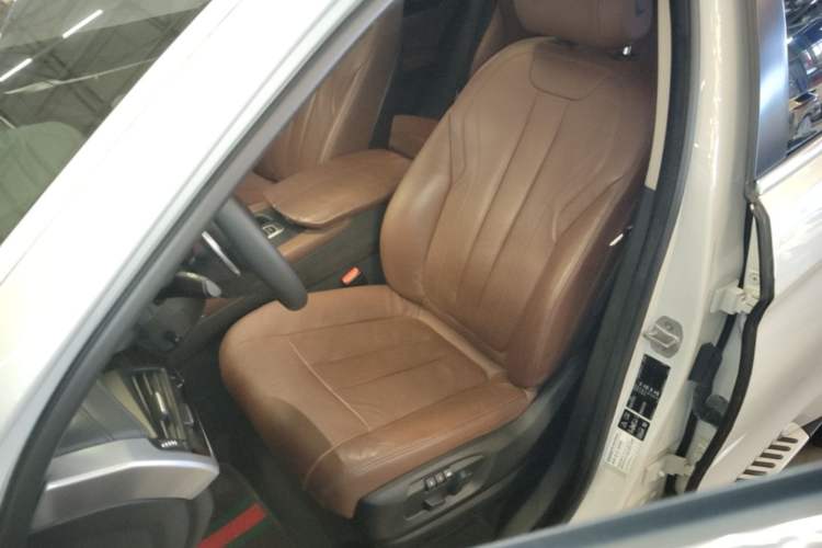 Used BMW X6 2015 xDrive35i Leading Model Left Front Seat