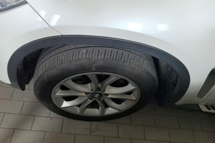 Used BMW X6 2015 xDrive35i Leading Model Left Front Wheel Hub