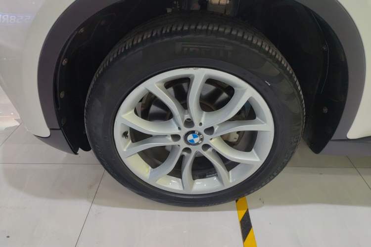 Used BMW X6 2015 xDrive28i Left Front Wheel Hub