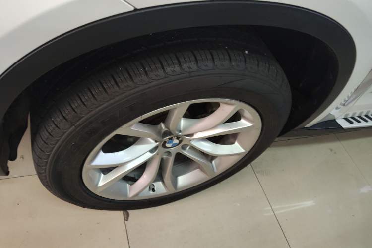 Used BMW X6 2015 xDrive28i Left Front Wheel Hub
