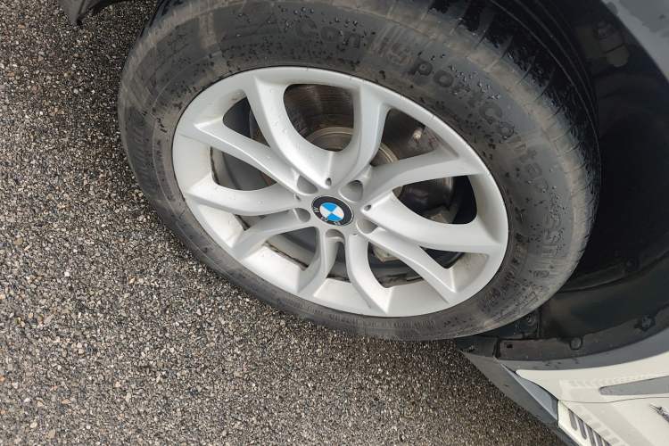 Used BMW X6 2015 xDrive35i Leading Model Left Front Wheel Hub