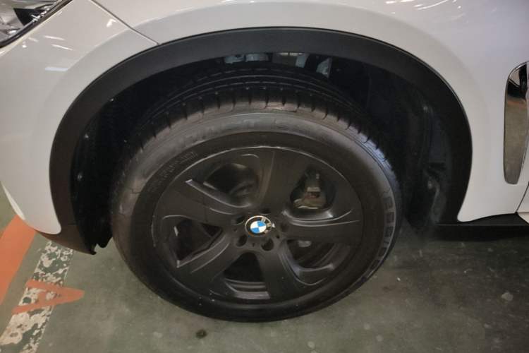 Used BMW X6 2015 xDrive35i Leading Model Left Front Wheel Hub